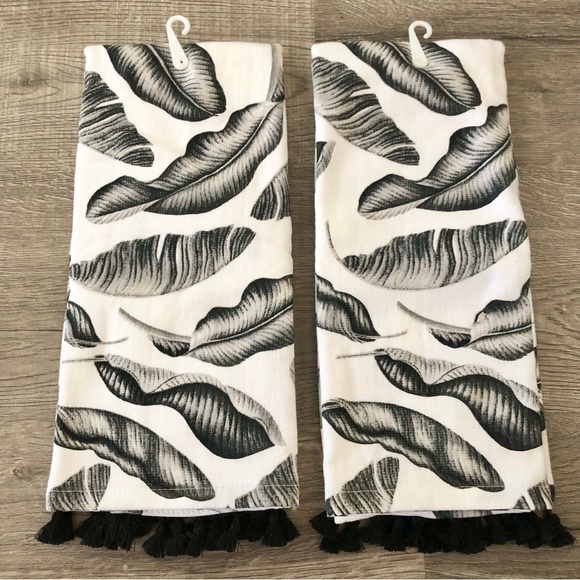Set of 2 Fun Vacay Hand Towels NWT - Picture 3 of 3